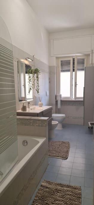 Faby & Fra Apartments Livorno Bagian luar foto